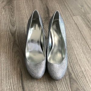Women’s Style & Co. silver pumps size 9M